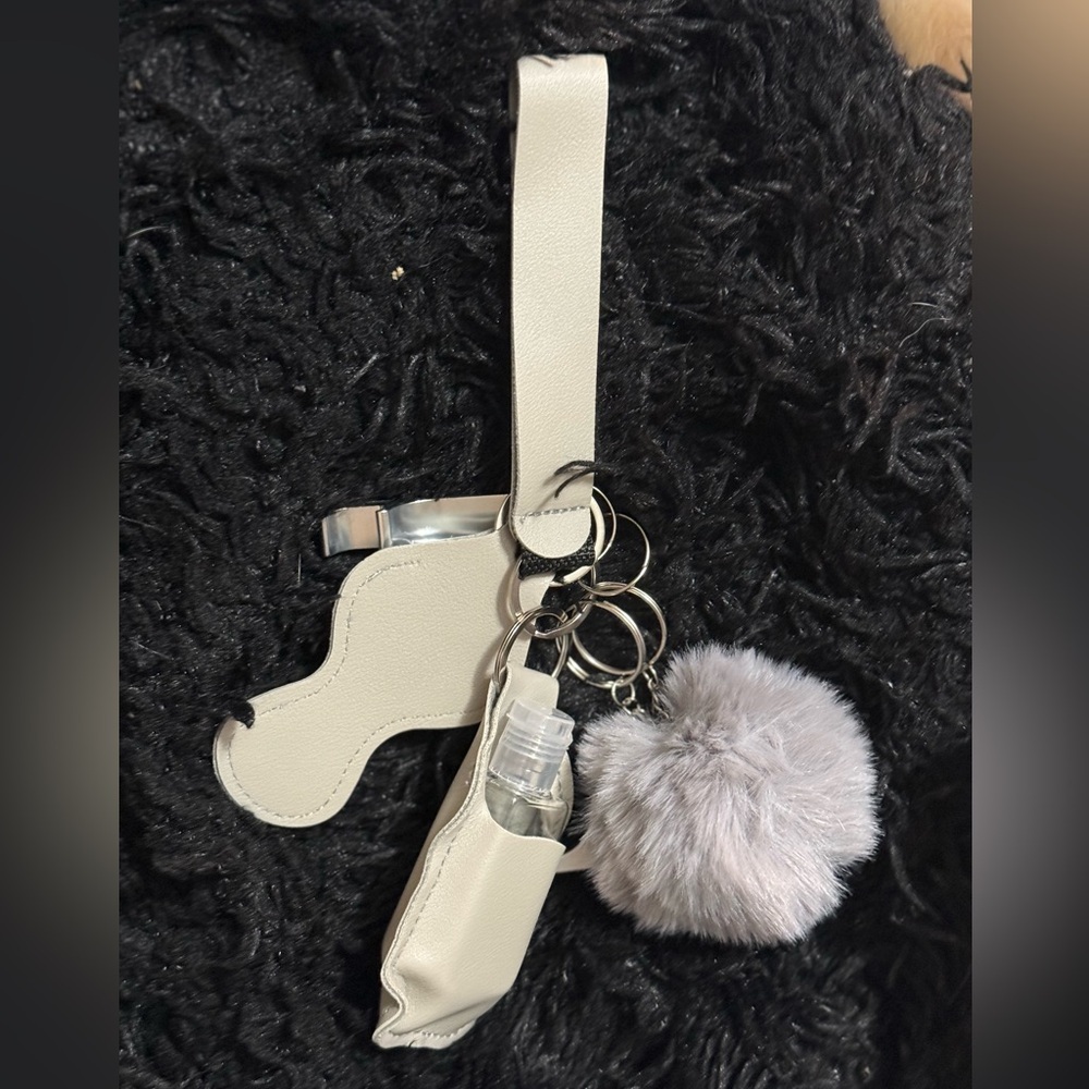Silver‎ keychain